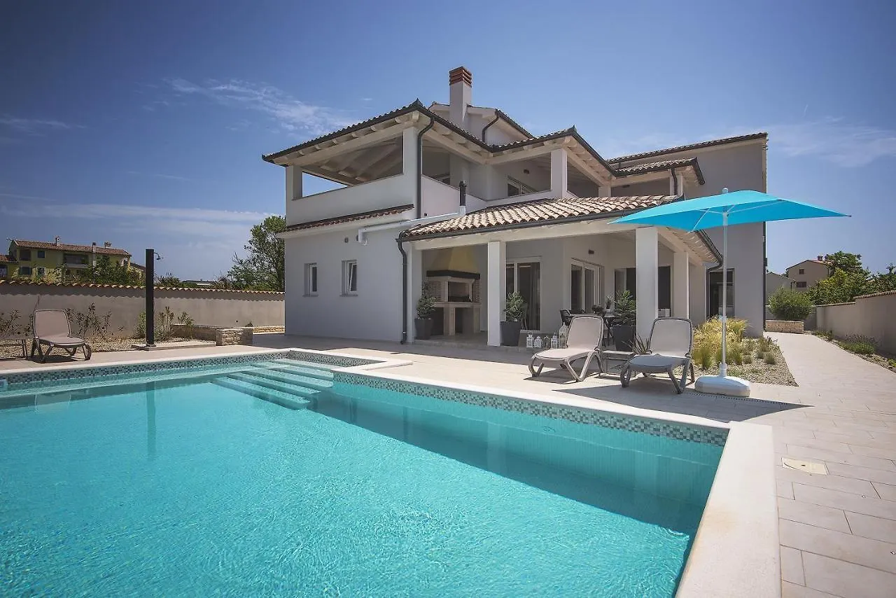 Villa Mit Privatem Pool, Eigener Crossfit-Halle, Billard Premantura 0*,  Croatia