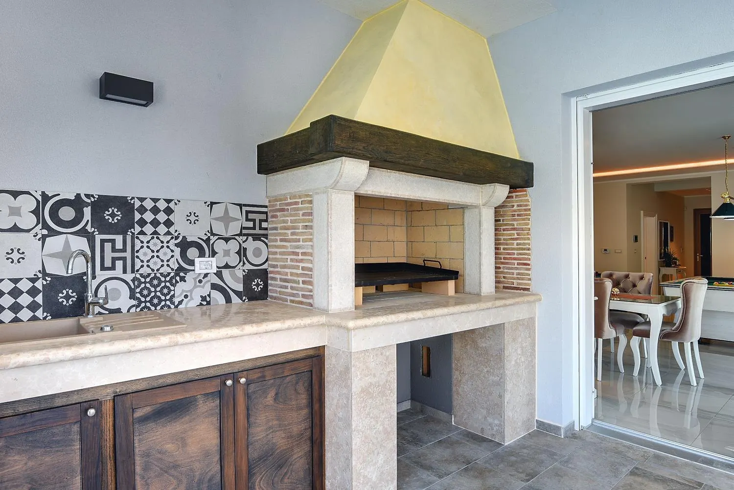Villa Mit Privatem Pool, Eigener Crossfit-Halle, Billard Premantura