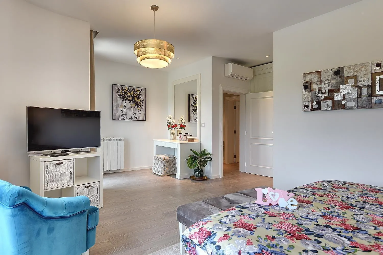Holiday home Villa Mit Privatem Pool, Eigener Crossfit-Halle, Billard Premantura