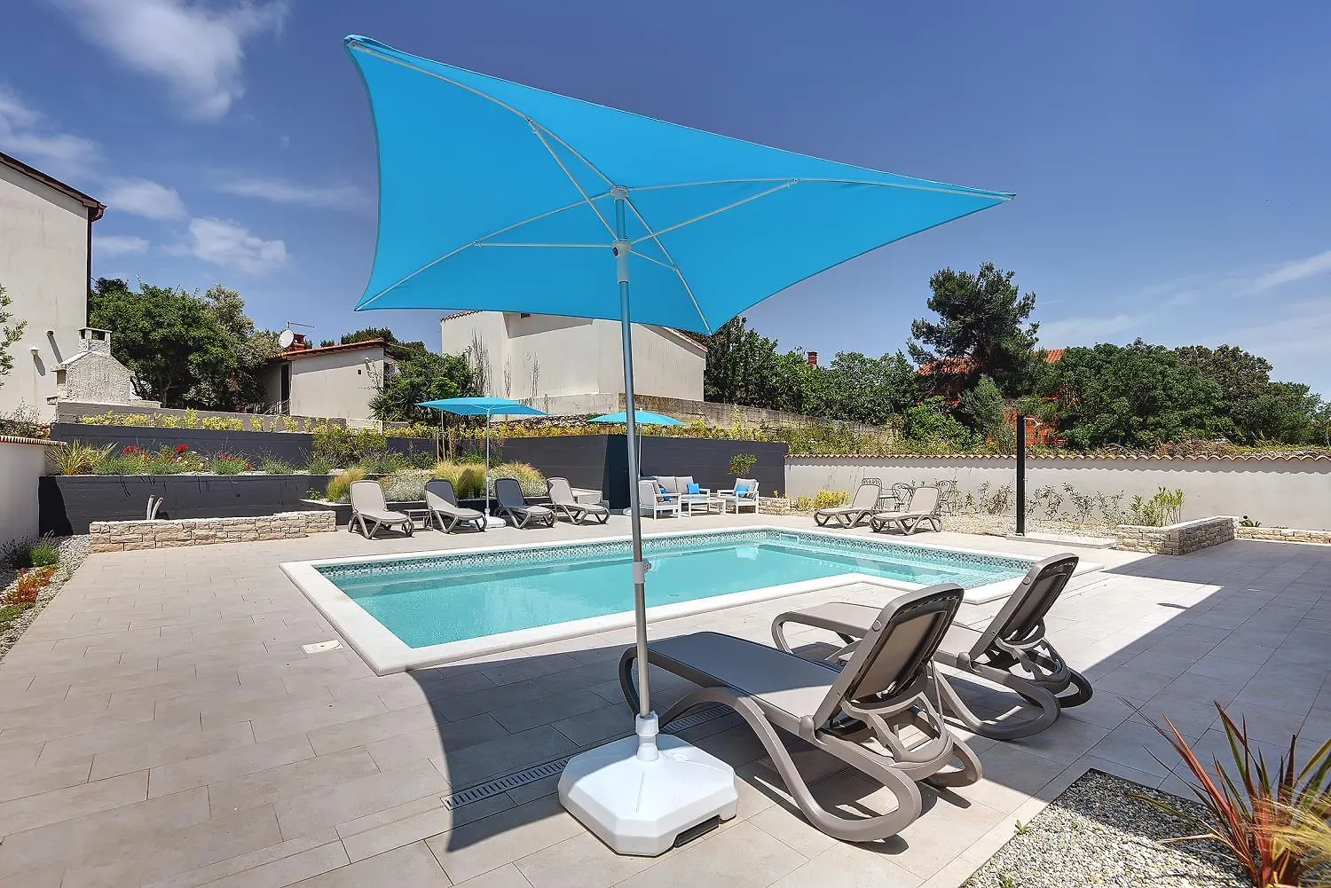 Villa Mit Privatem Pool, Eigener Crossfit-Halle, Billard Premantura